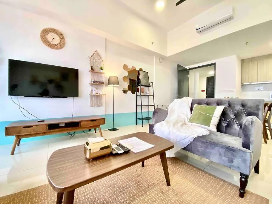Tropicana 218 Macalister #Top Floor #Wideangleviews #Infinitypool #Georgetown #8Pax #3Br 2Bath #2Queen 4Single #Near Island Hospital #Quality Well Maintained #Private Host